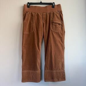 Brown corduroy capri pants with pockets and button details